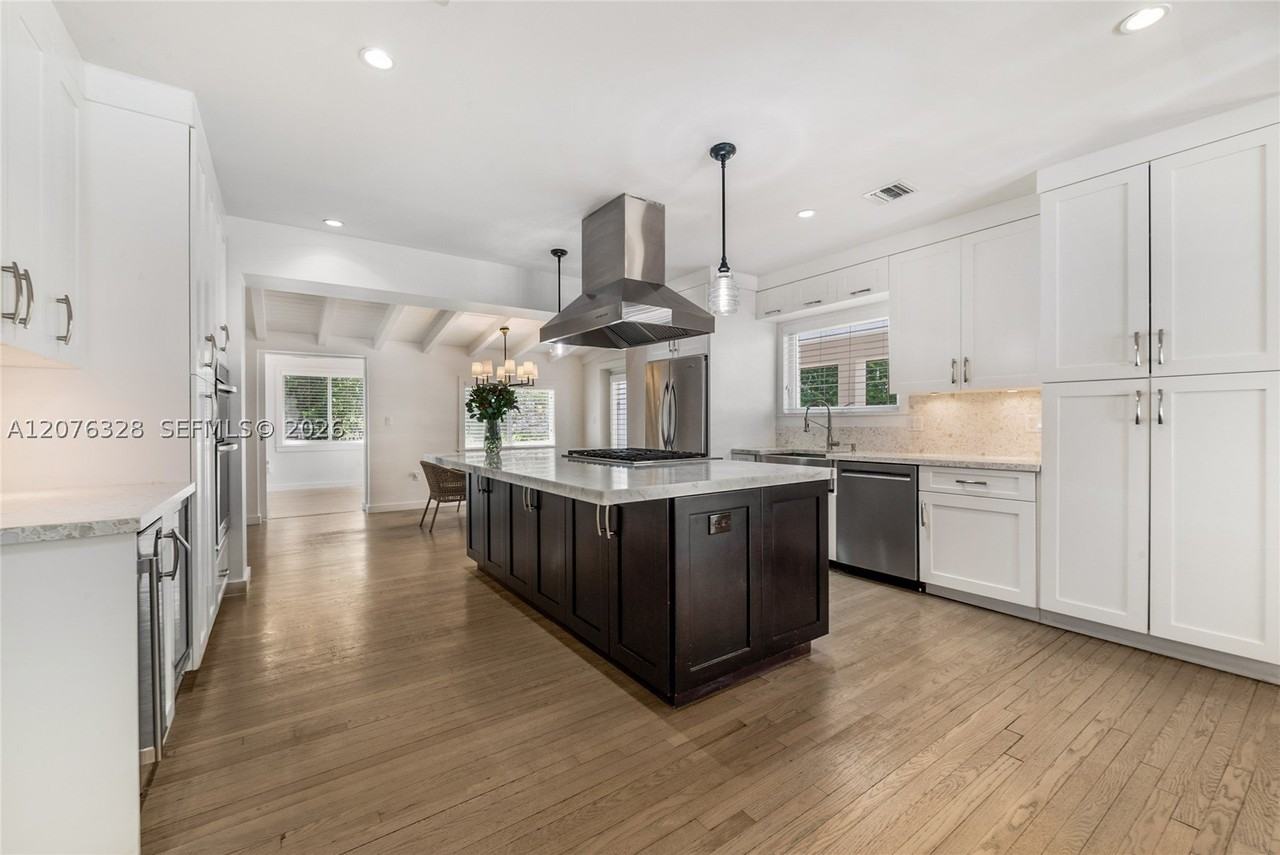 100 Sarto Ave - Photo 5 of 28