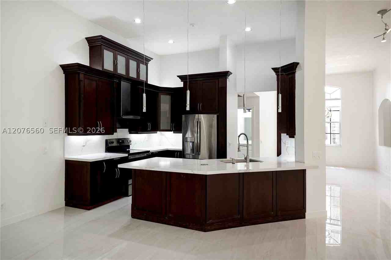 2527 Jardin Dr #2527 - Photo 4 of 50