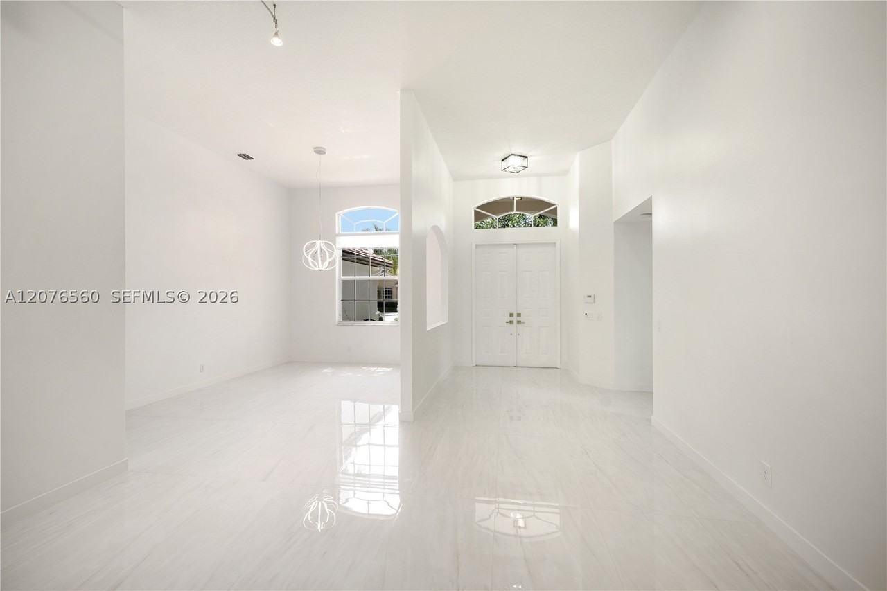 2527 Jardin Dr #2527 - Photo 5 of 50