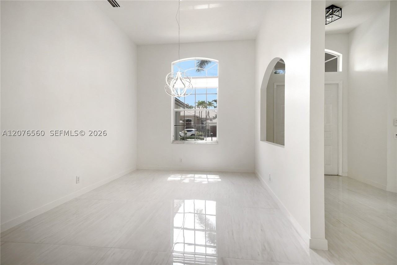 2527 Jardin Dr #2527 - Photo 6 of 50