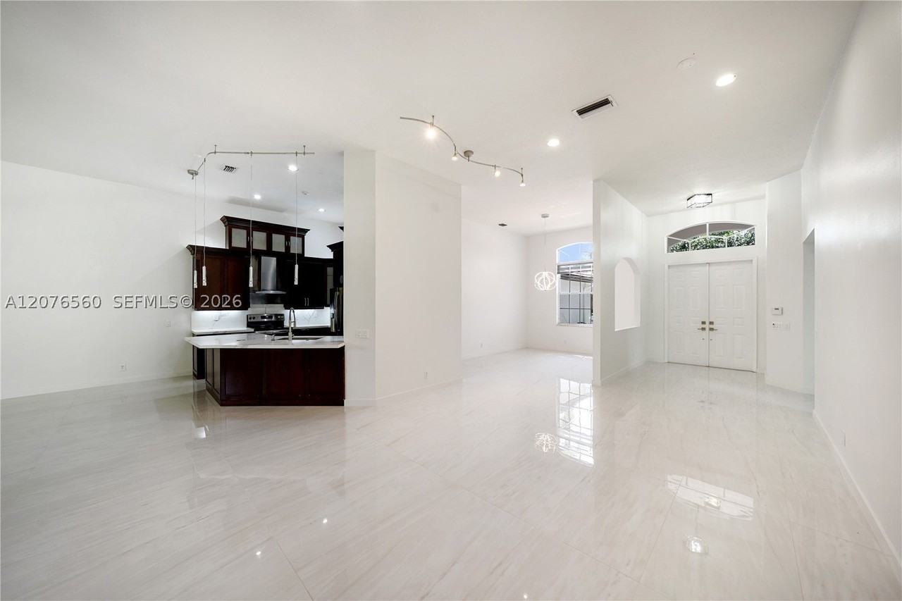 2527 Jardin Dr #2527 - Photo 7 of 50
