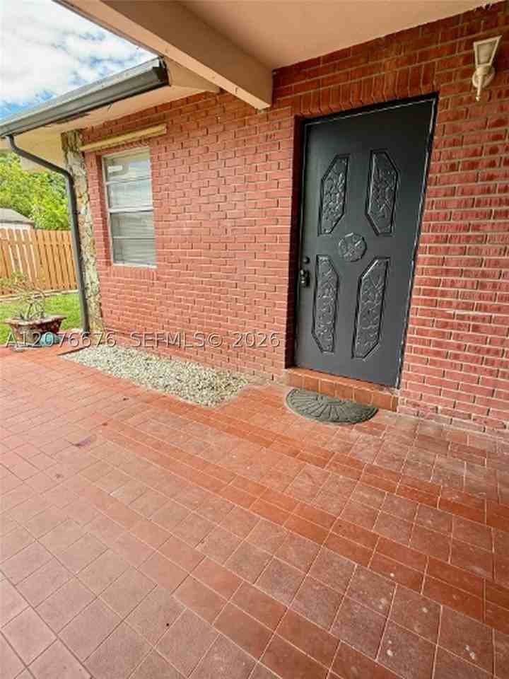 4088 Sw 51st St #C - Photo 4 of 19