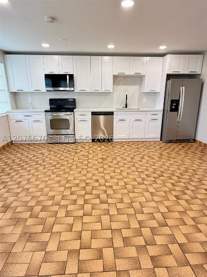 4088 Sw 51st St #C - Photo 6 of 19