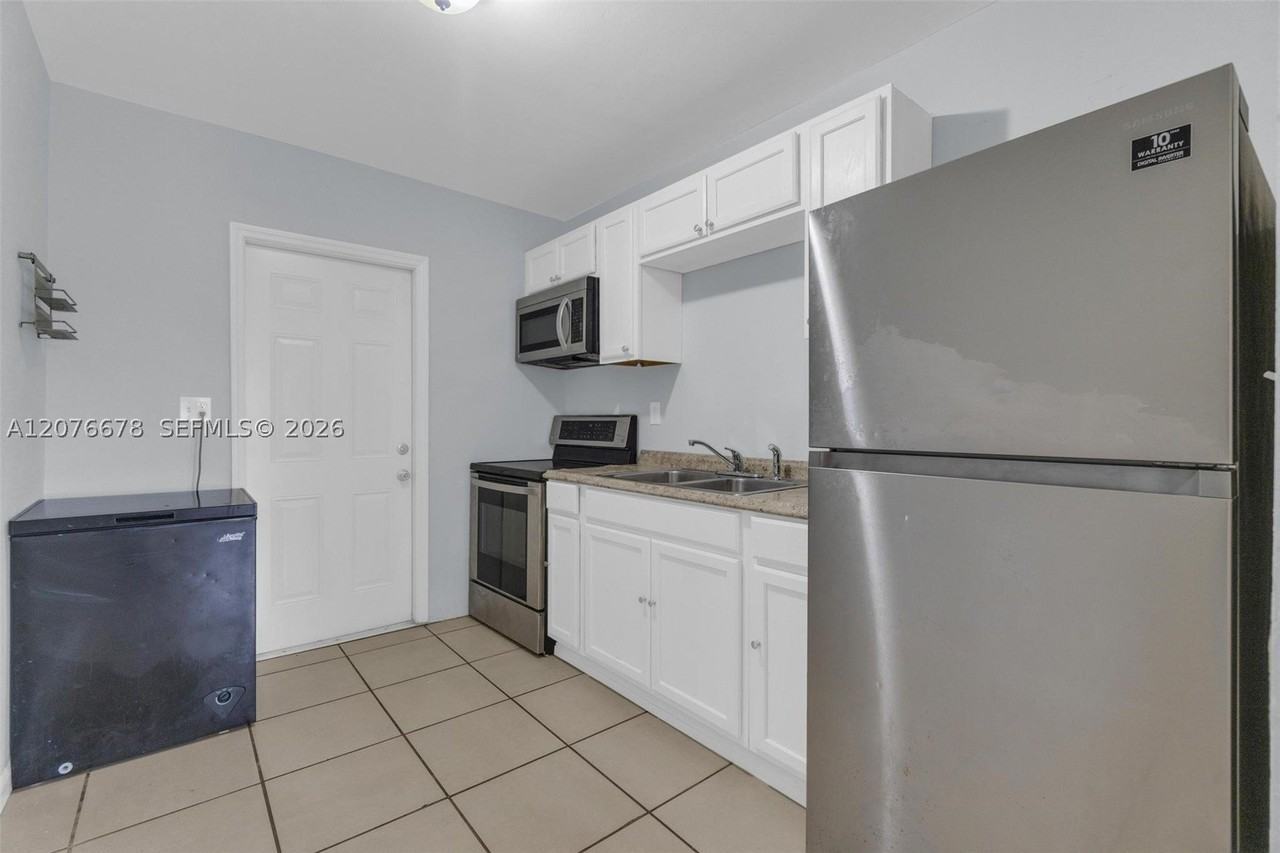 1430 Nw 27th Ave #1-2 - Photo 5 of 47