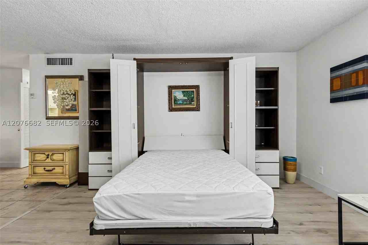 2500 Ne 9th St #111 - Photo 4 of 23