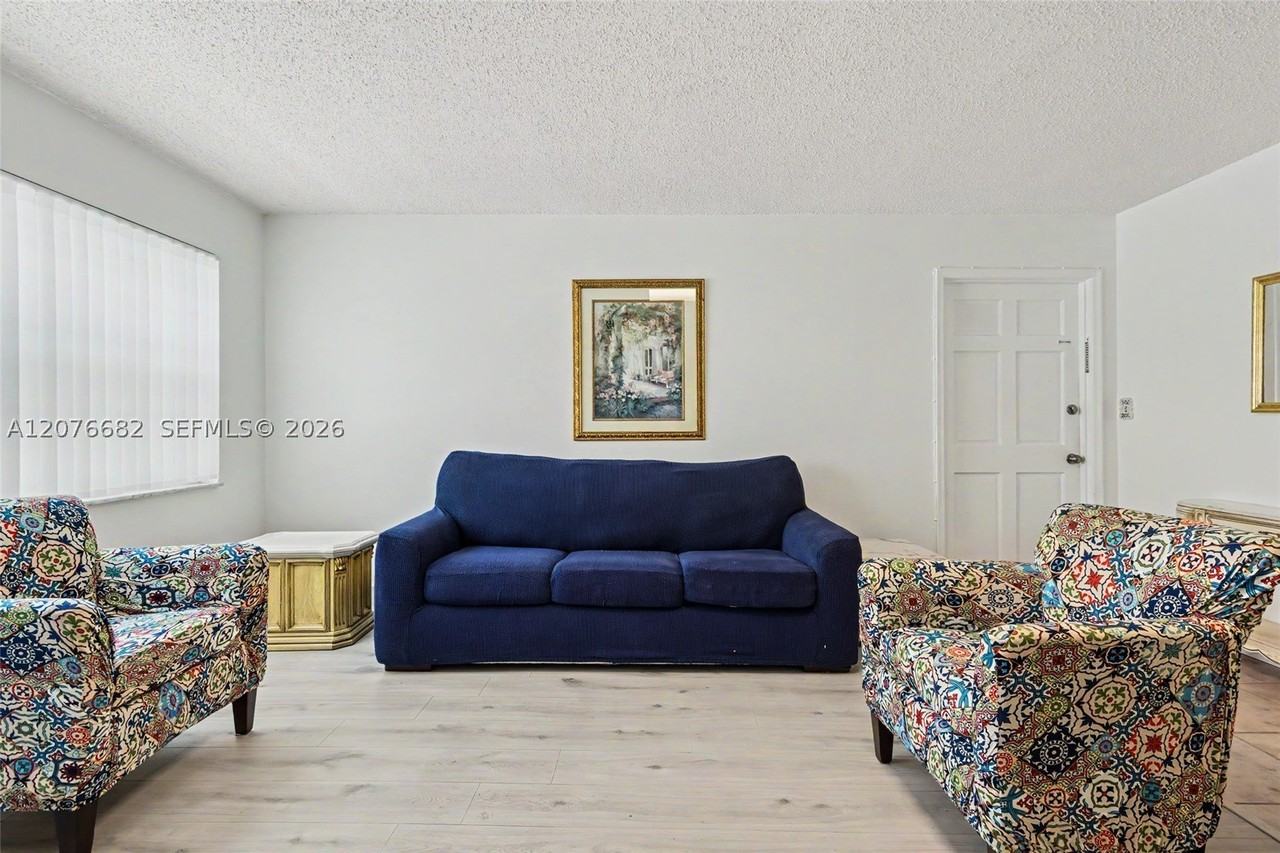 2500 Ne 9th St #111 - Photo 5 of 23