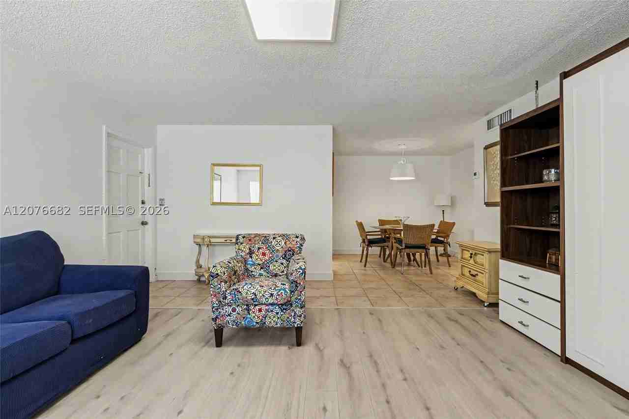 2500 Ne 9th St #111 - Photo 6 of 23