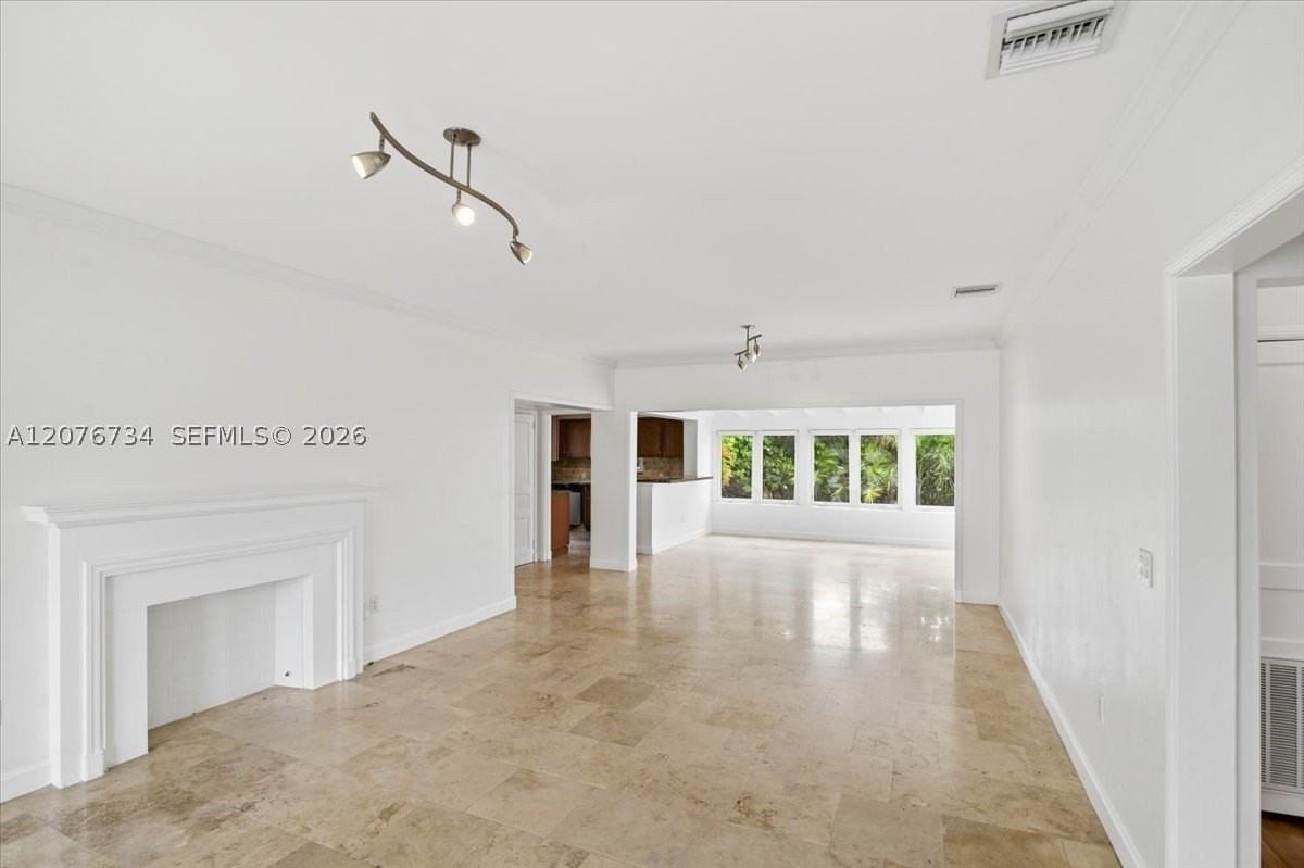 8975 Froude Ave - Photo 3 of 34