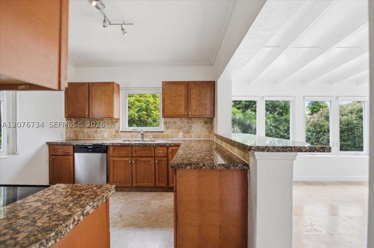 8975 Froude Ave - Photo 7 of 34