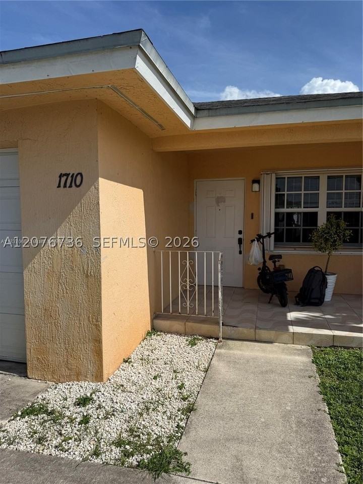 1710 Nw 154th St #1710 - Photo 3 of 18