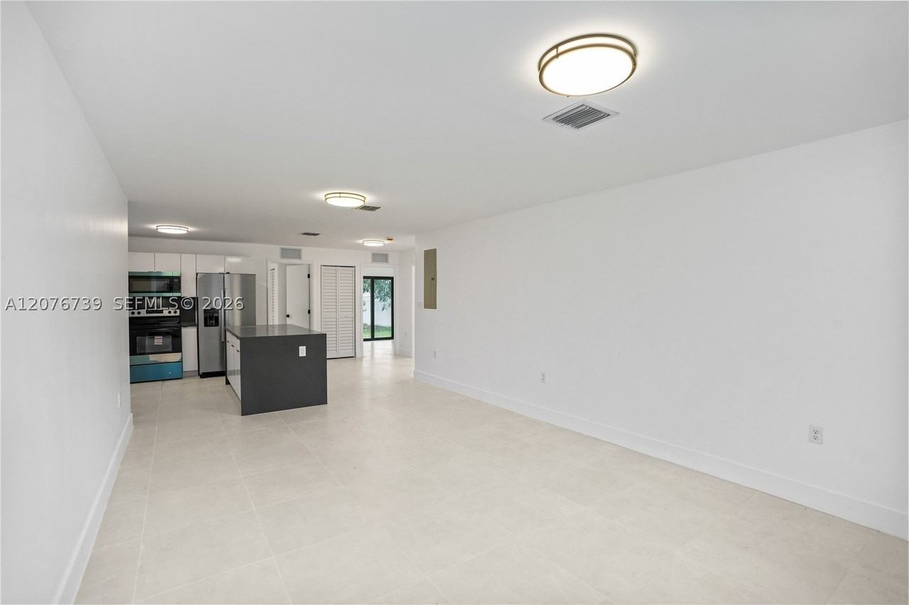 5817 Nw 30th Ave #5817 - Photo 7 of 35