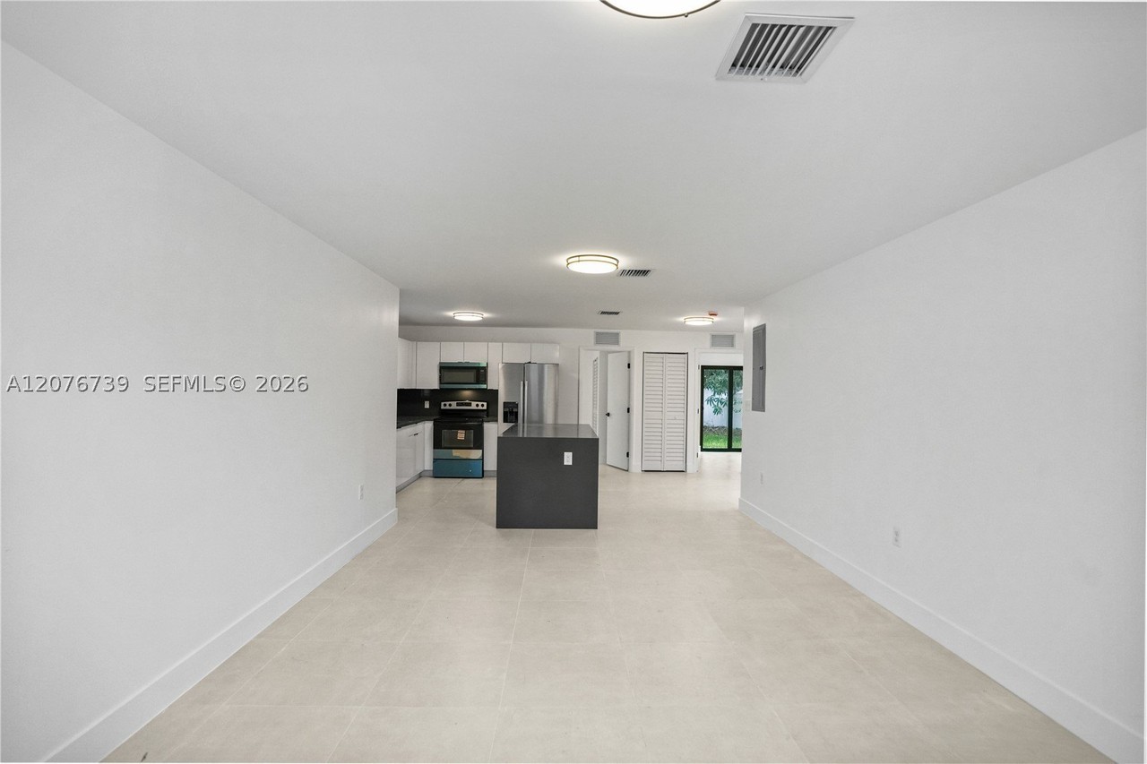 5817 Nw 30th Ave #5817 - Photo 3 of 30