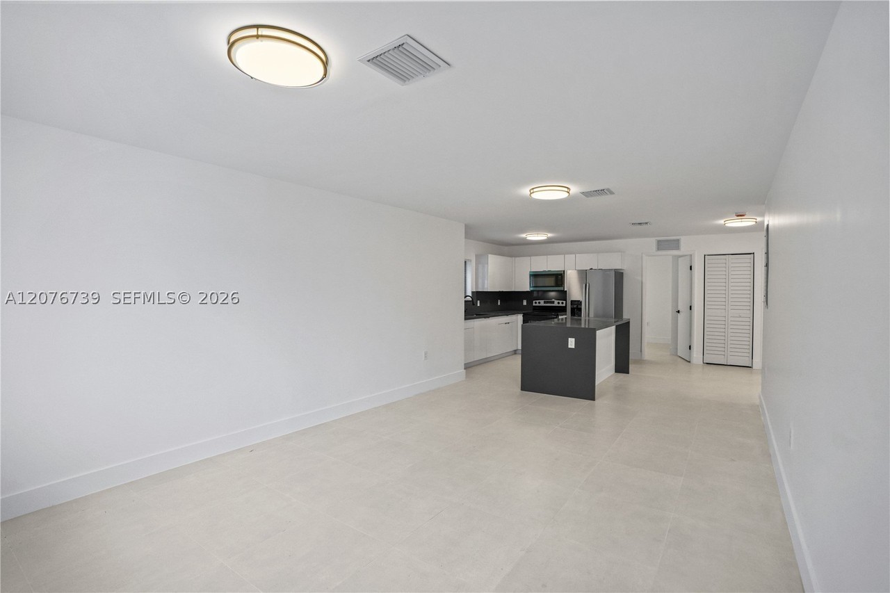 5817 Nw 30th Ave #5817 - Photo 4 of 30