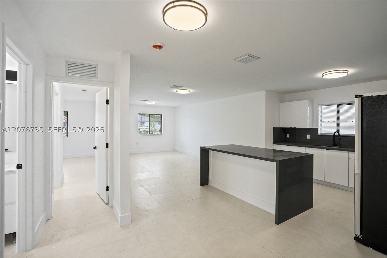 5817 Nw 30th Ave #5817 - Photo 6 of 30