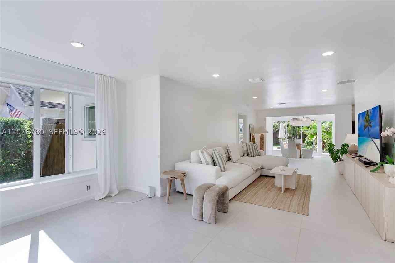 617 Sw 5th Ave - Photo 2 of 14