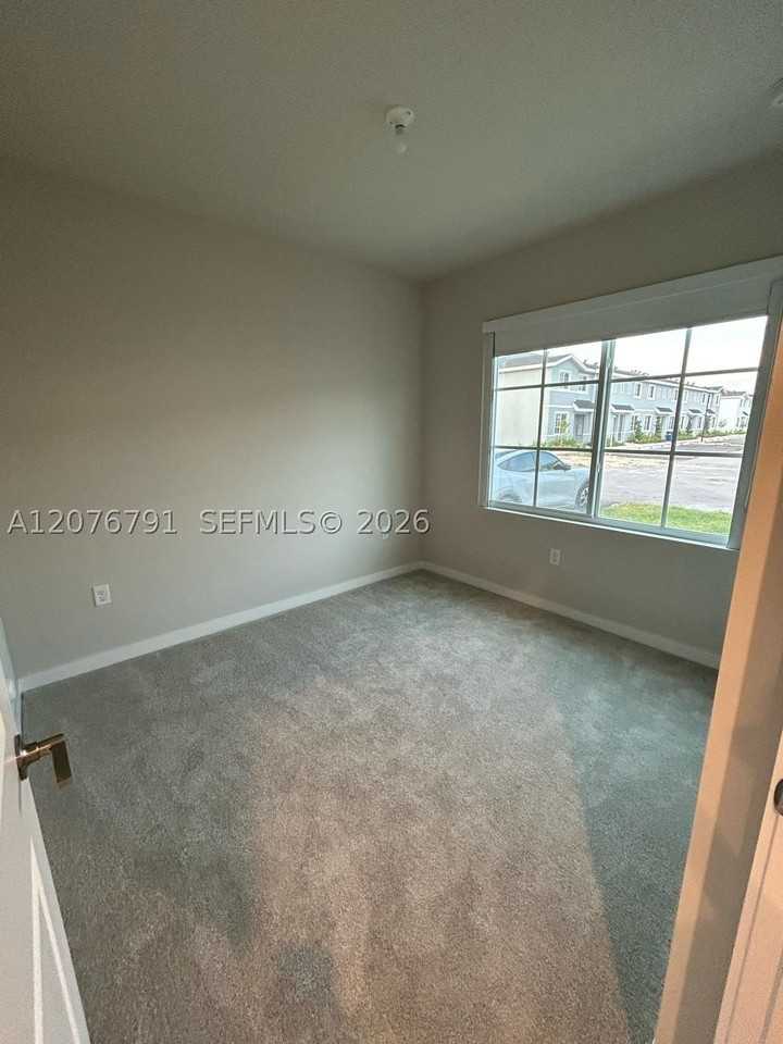 446 Nw 11th Ave #446 - Photo 4 of 16