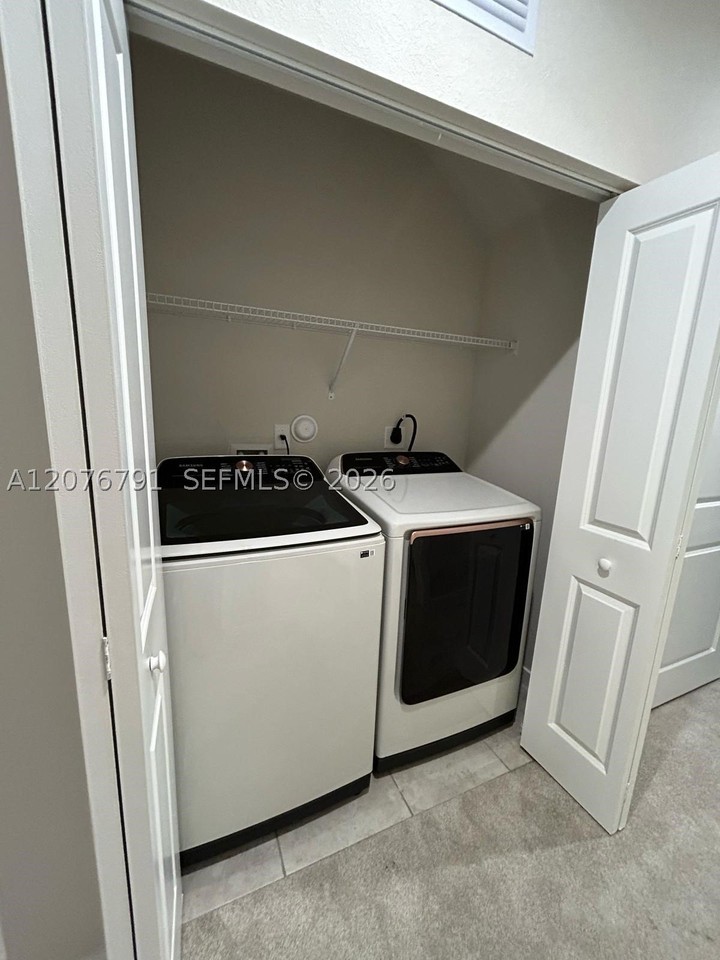 446 Nw 11th Ave #446 - Photo 5 of 16