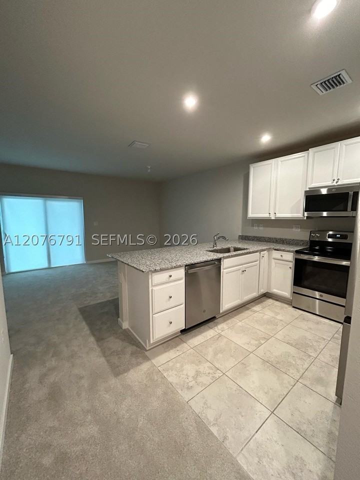 446 Nw 11th Ave #446 - Photo 6 of 16