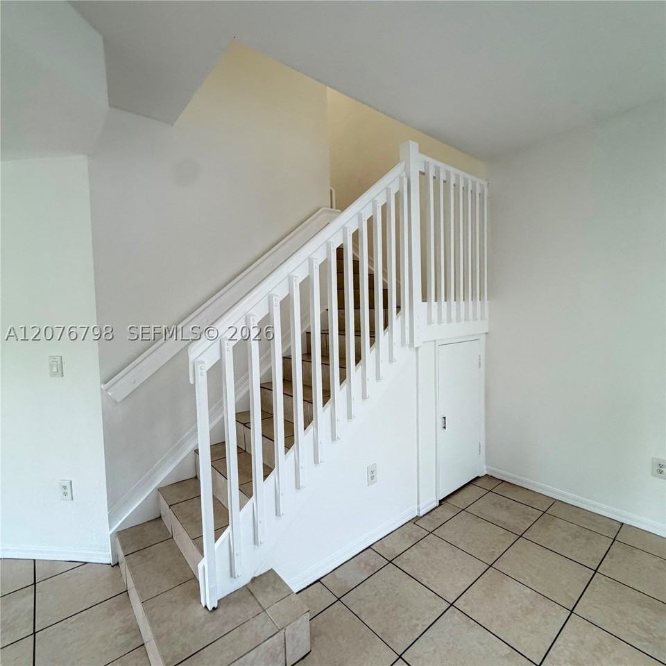 923 Se 16th Ct - Photo 6 of 21