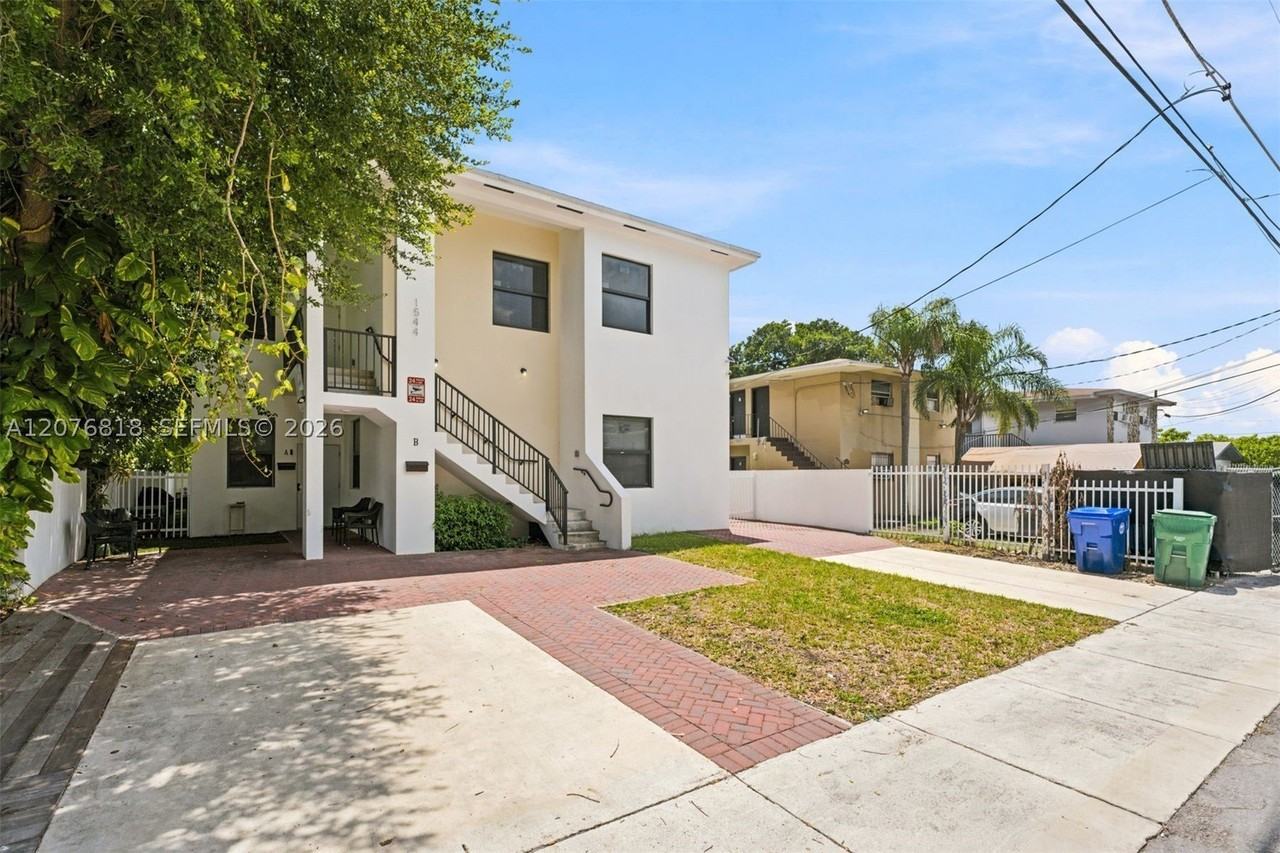 1544 Nw 59th St #B - Photo 2 of 23