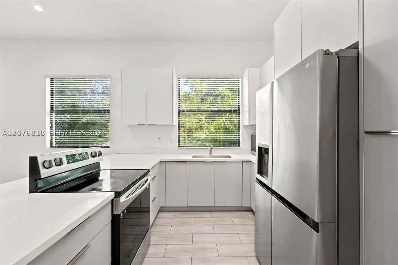 1544 Nw 59th St #B - Photo 7 of 23