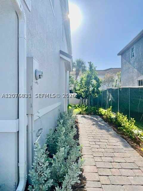 157 Sw 170th Ave - Photo 4 of 26