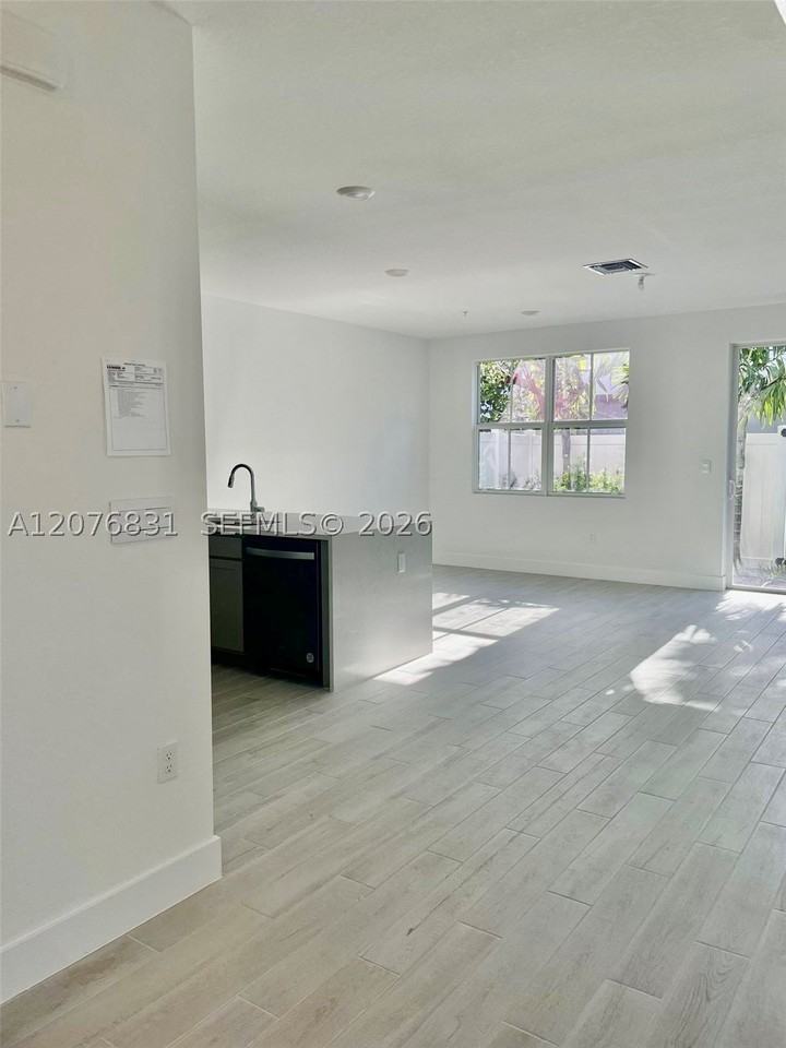 157 Sw 170th Ave - Photo 6 of 26