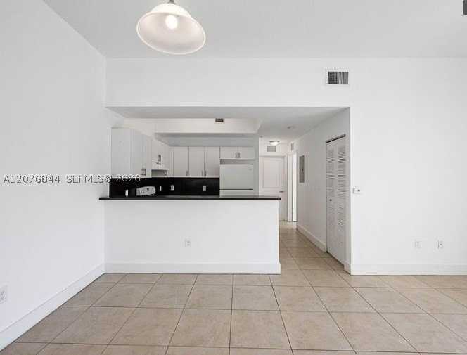 900 Sw 7th St #503 - Photo 5 of 16