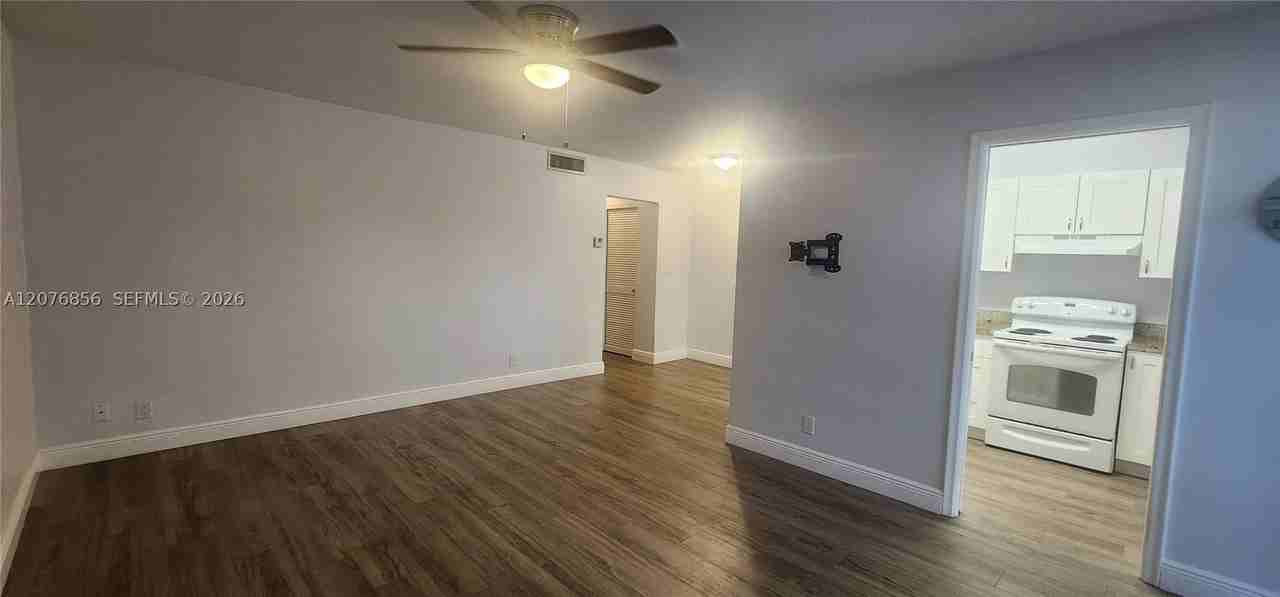 1555 N 12th Ct #8B - Photo 6 of 18