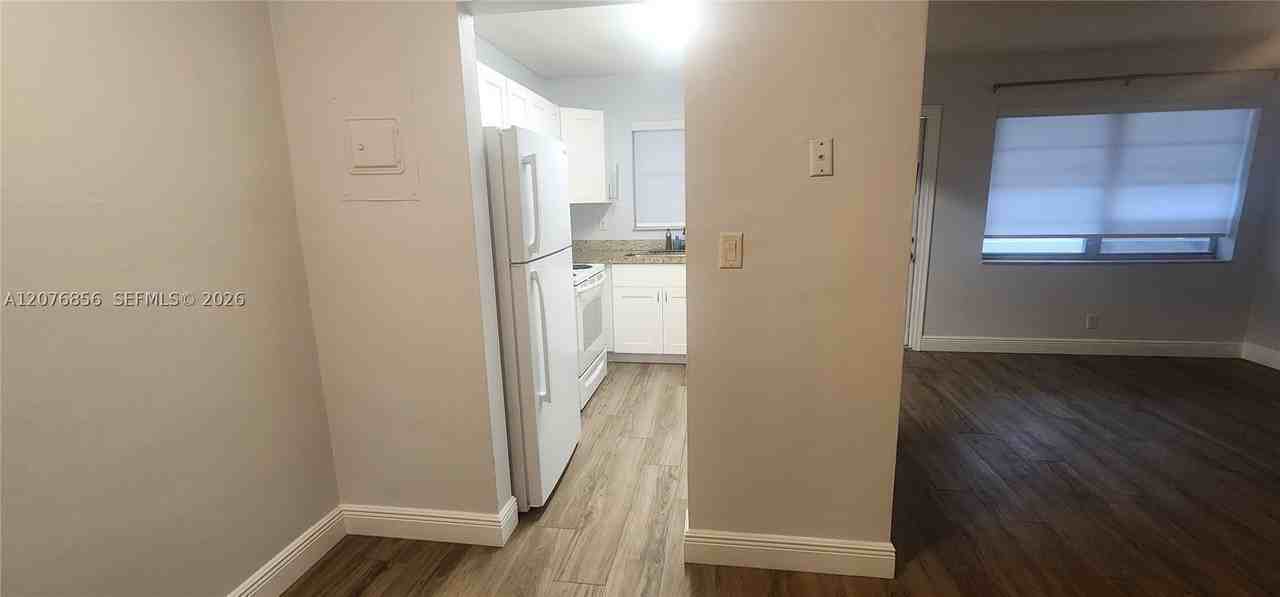 1555 N 12th Ct #8B - Photo 7 of 18