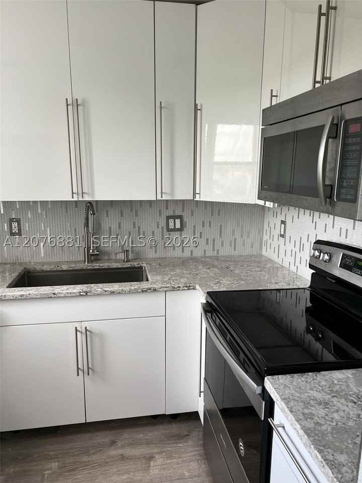 941 Crystal Lake Dr #305 - Photo 2 of 9