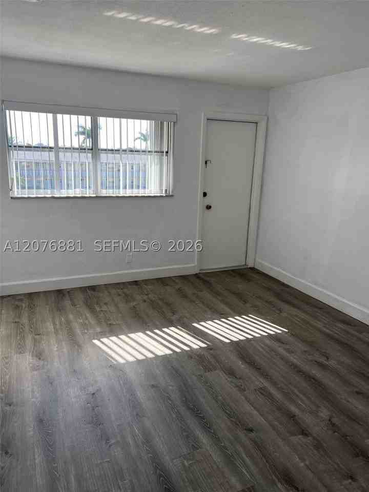941 Crystal Lake Dr #305 - Photo 7 of 9