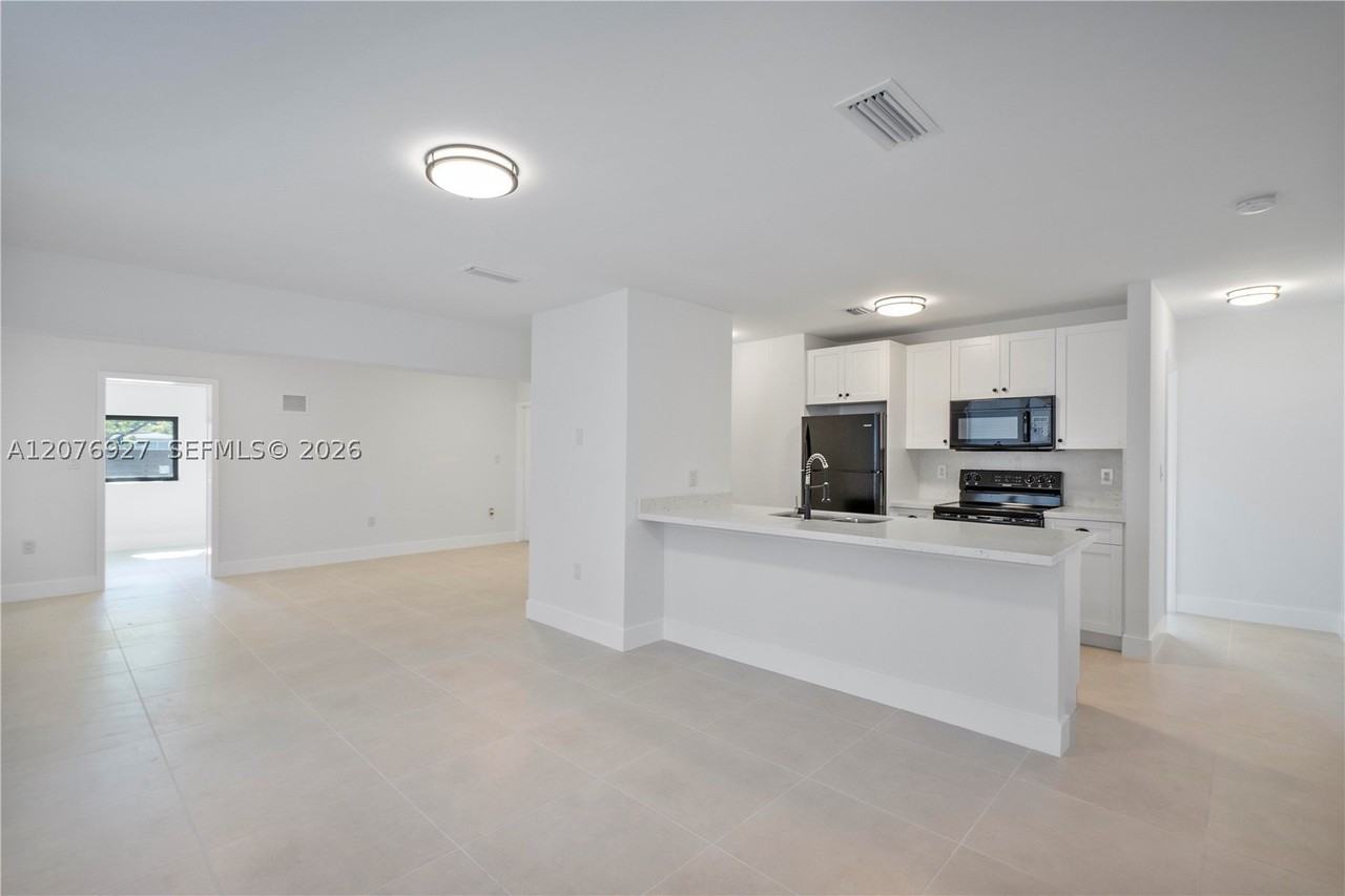 490 Ne 141st St #490 - Photo 6 of 22