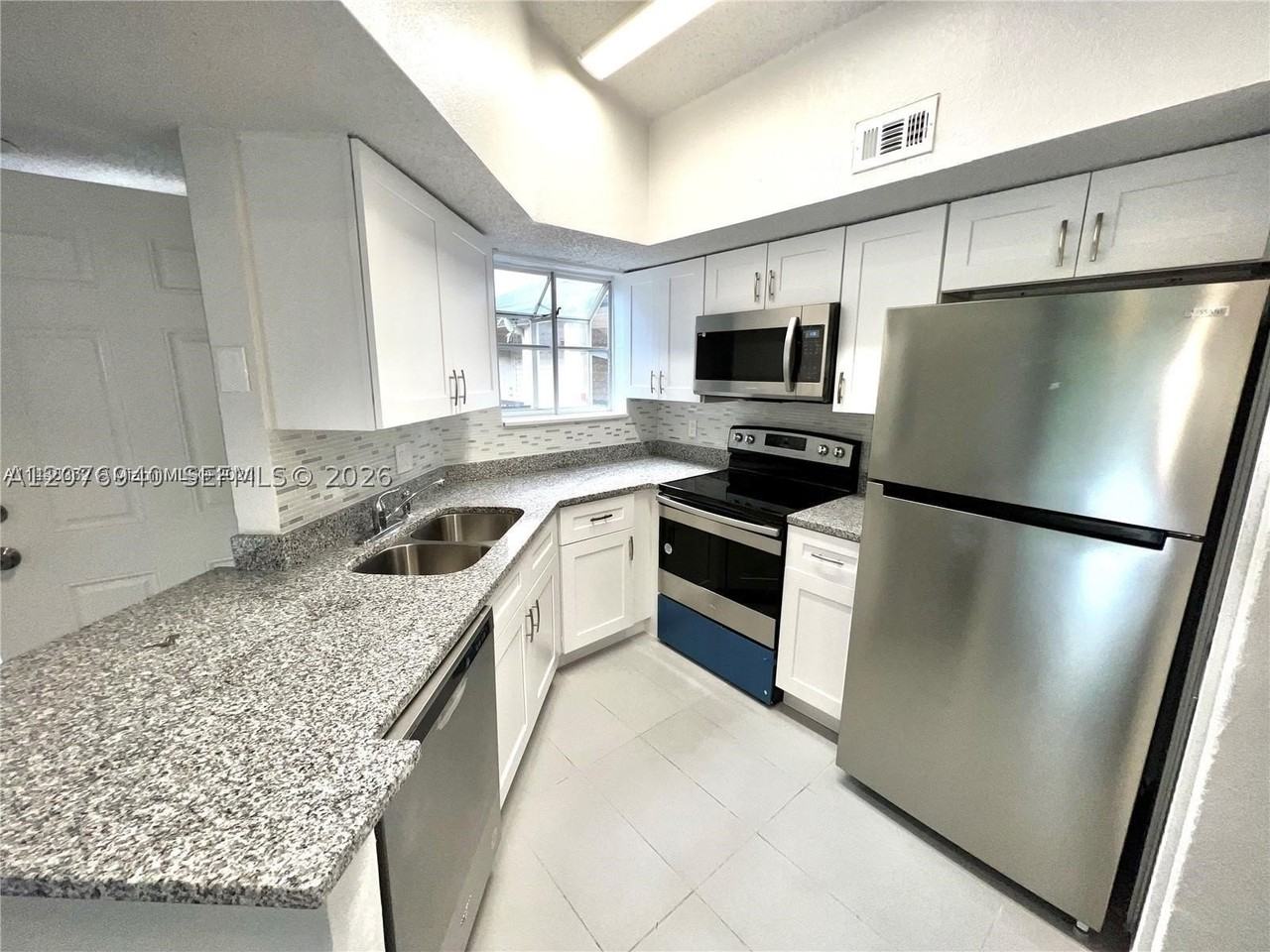 1948 Lake Atriums Cir #124 - Photo 3 of 11