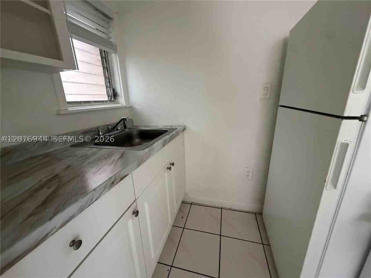 2430 Sw 25th Ter #3 - Photo 4 of 6
