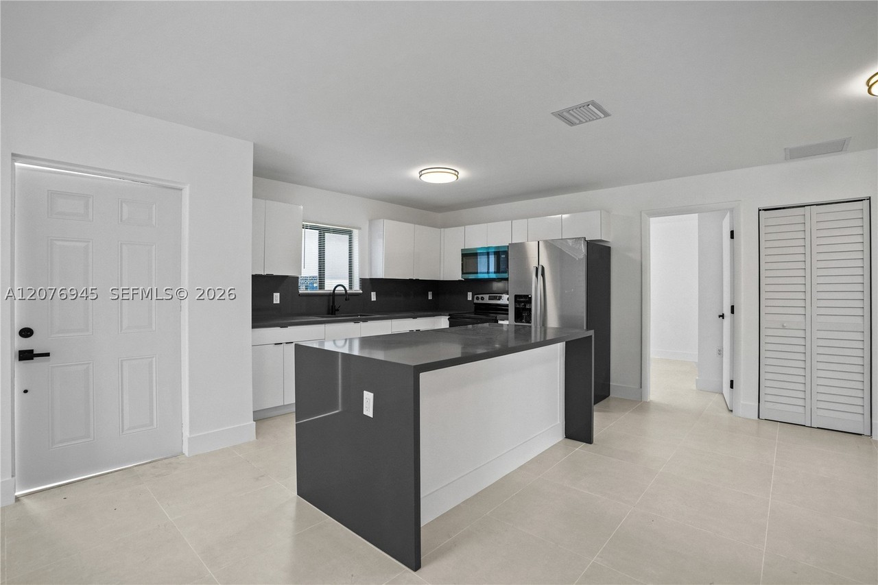 5819 Nw 30th Ave #5819 - Photo 5 of 27