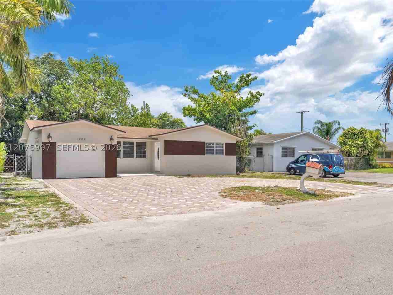 6525 Sw 18th St #6525 - Photo 2 of 26