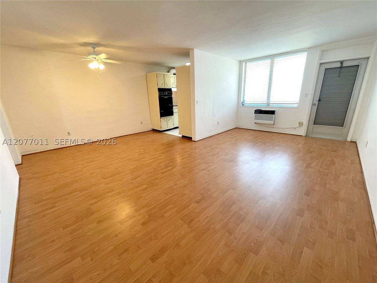 441 Collins Ave #30 - Photo 2 of 13