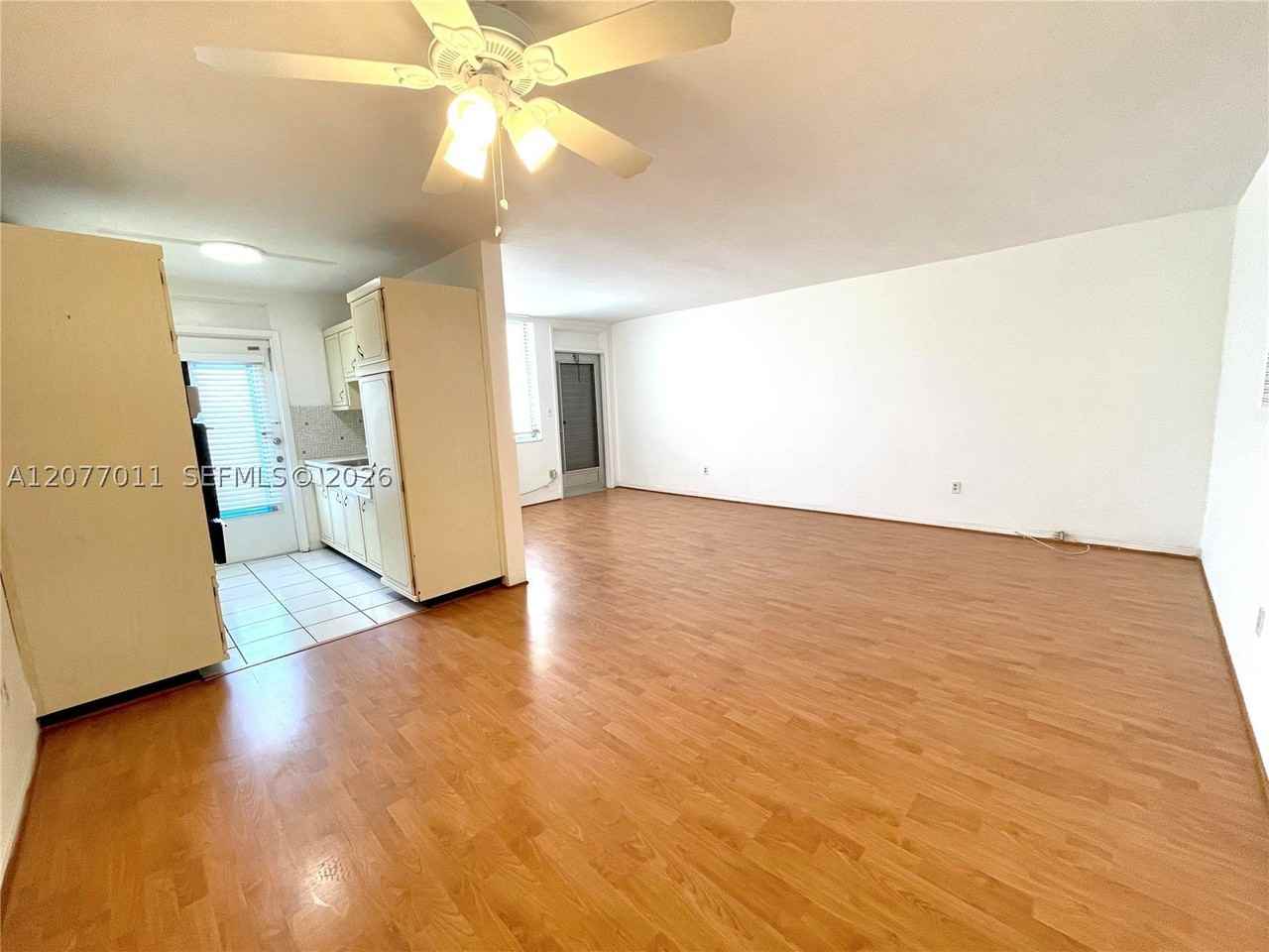 441 Collins Ave #30 - Photo 4 of 13