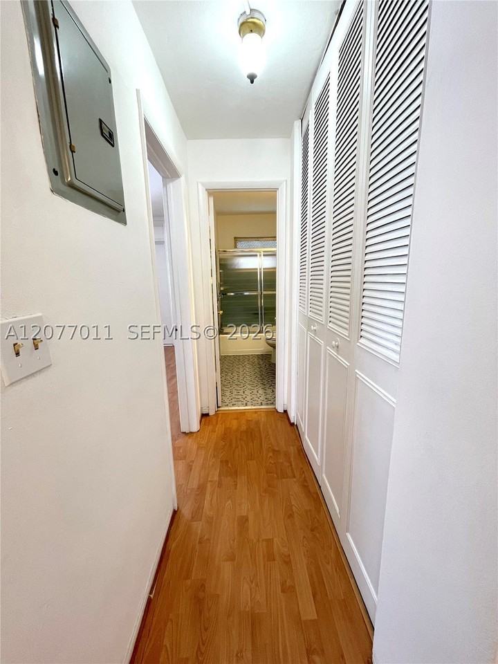 441 Collins Ave #30 - Photo 7 of 13
