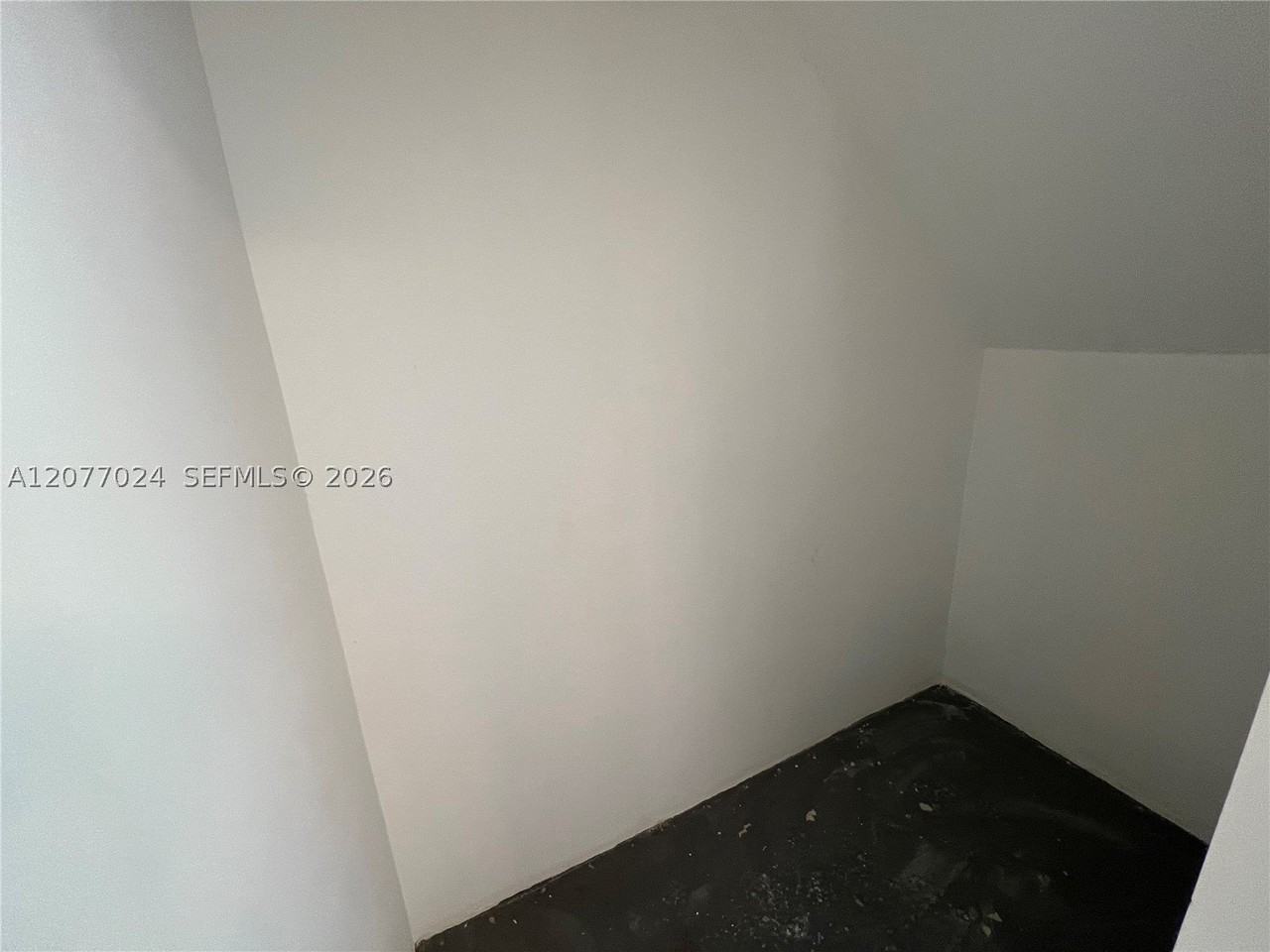 145 Ne 82nd Ter #7 - Photo 4 of 16