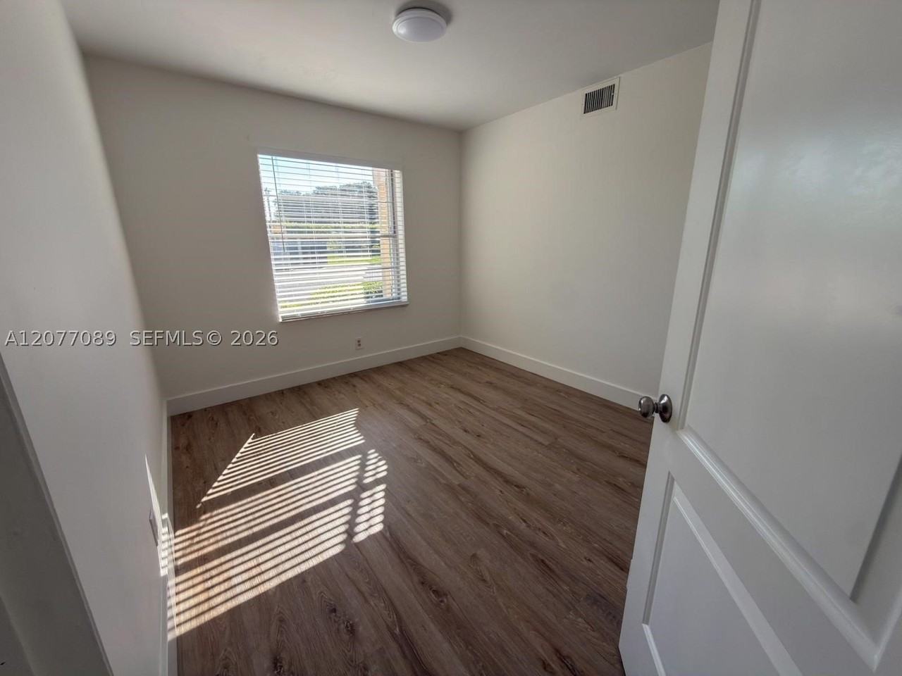 9937 Three Lakes Cir #14D - Photo 4 of 21