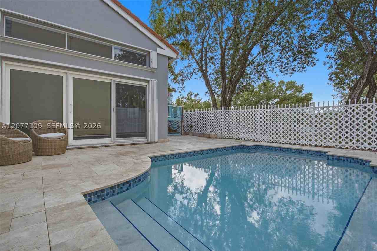 1880 Sweetbay Way - Photo 4 of 32