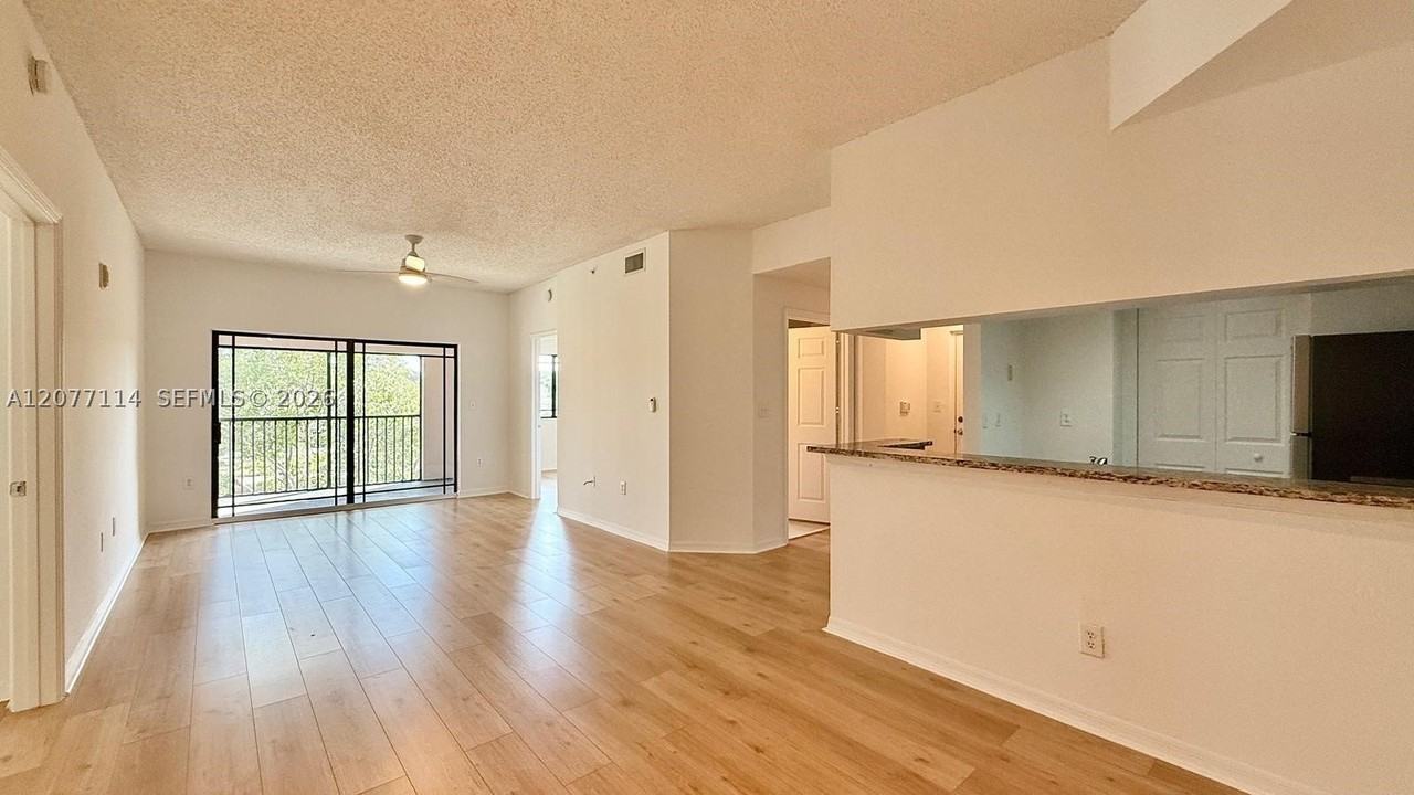 2806 Veronia Dr #303 - Photo 2 of 30