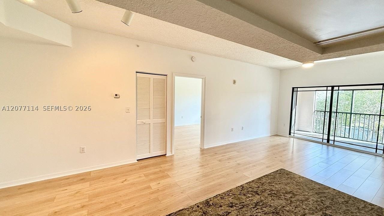 2806 Veronia Dr #303 - Photo 3 of 30