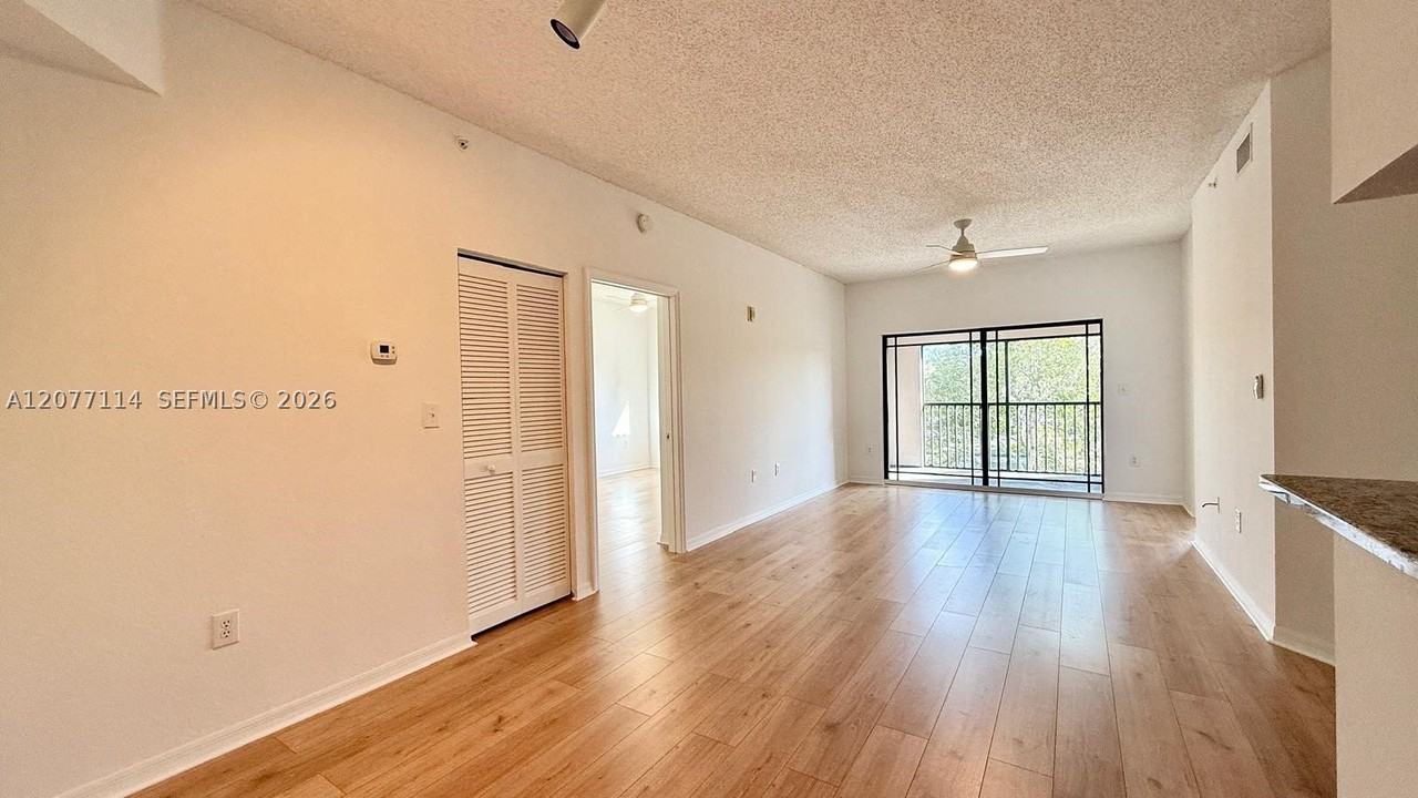 2806 Veronia Dr #303 - Photo 4 of 30