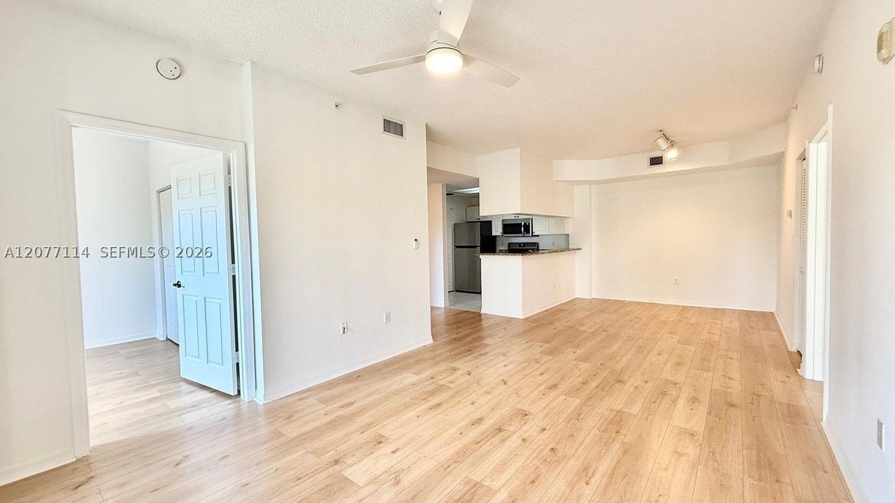 2806 Veronia Dr #303 - Photo 5 of 30