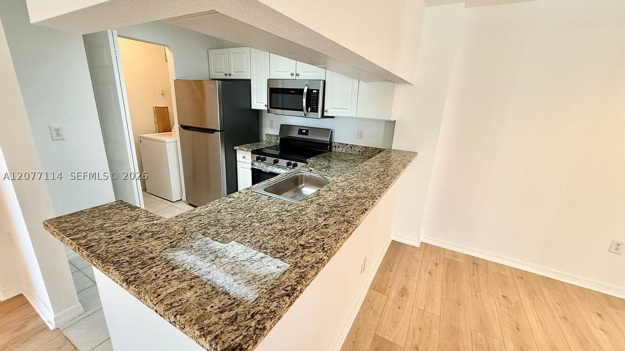 2806 Veronia Dr #303 - Photo 6 of 30