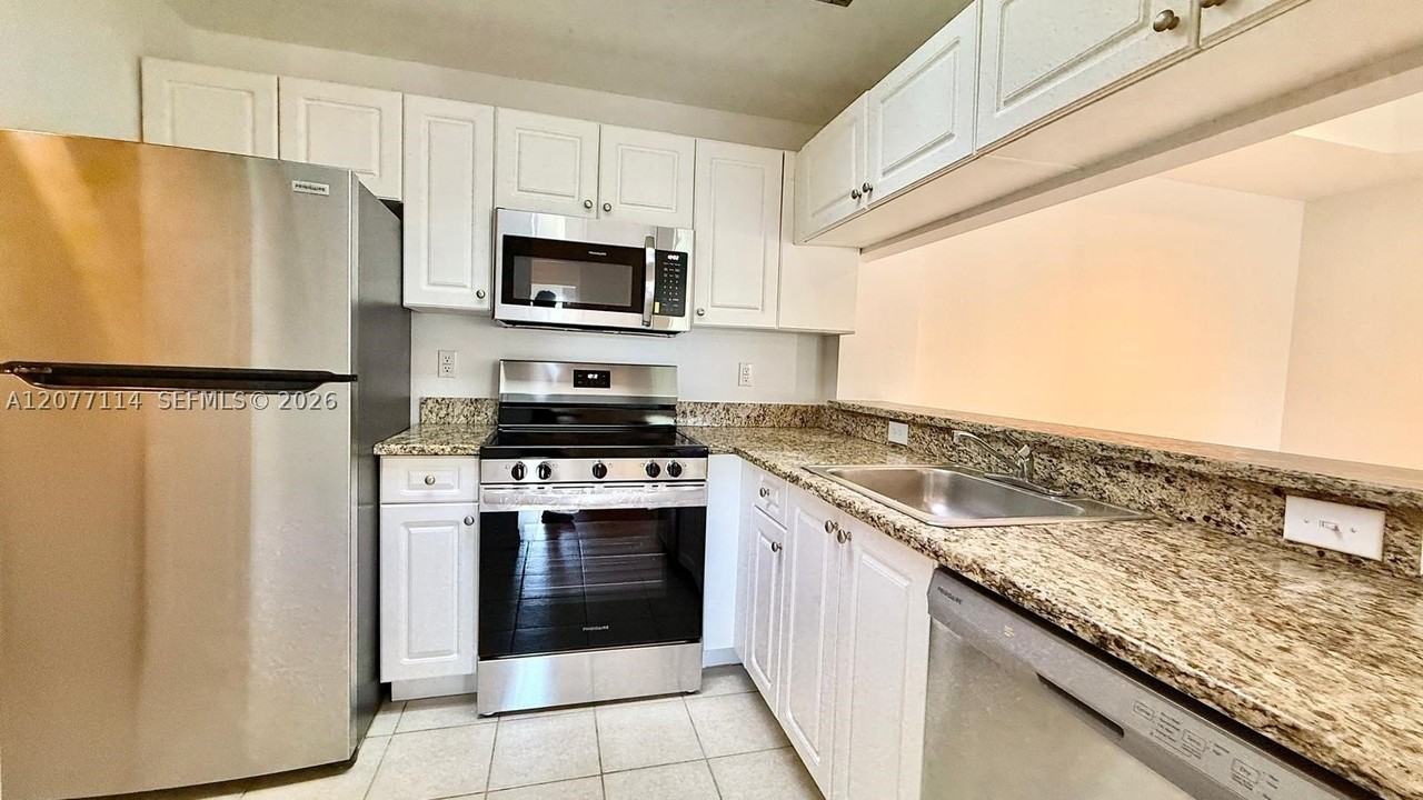 2806 Veronia Dr #303 - Photo 7 of 30