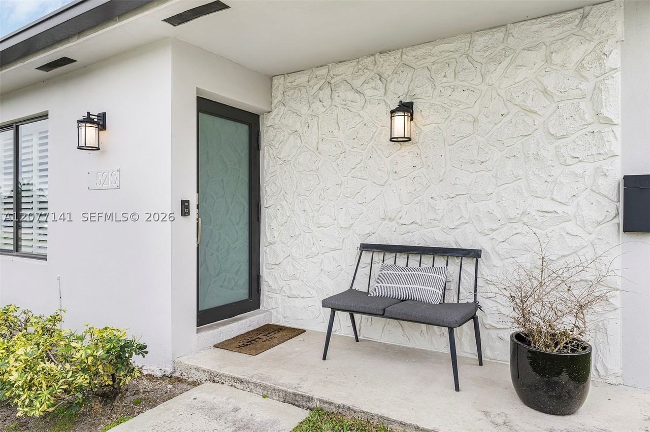 5210 Sw 128th Ct - Photo 3 of 29